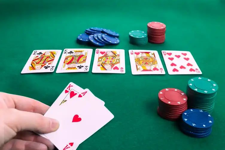 Antarmuka mahjong123 yang responsif di perangkat seluler, menampilkan pasar Liga 1 dan opsi pembayaran selama liburan